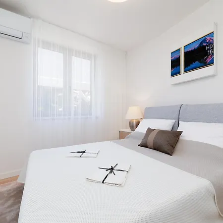 Luxury Twin Slatina * אופטיה