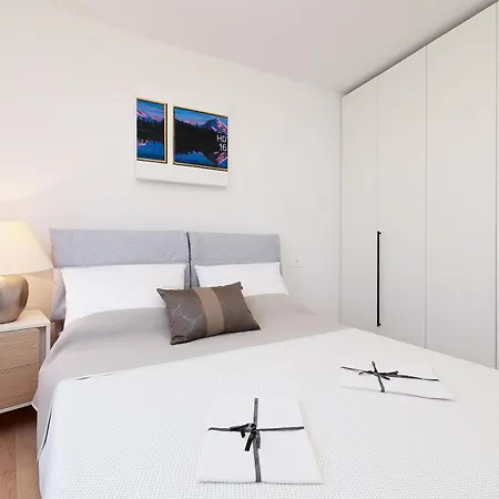 Luxury Twin Slatina Apartment