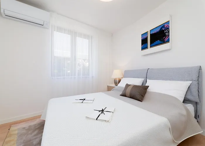 Luxury Twin Slatina * אופטיה